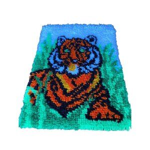 Vintage 70s MCM Handmade Tiger Latch Hook Yarn Wall Rug Tapestry Tiger 21” X 15”